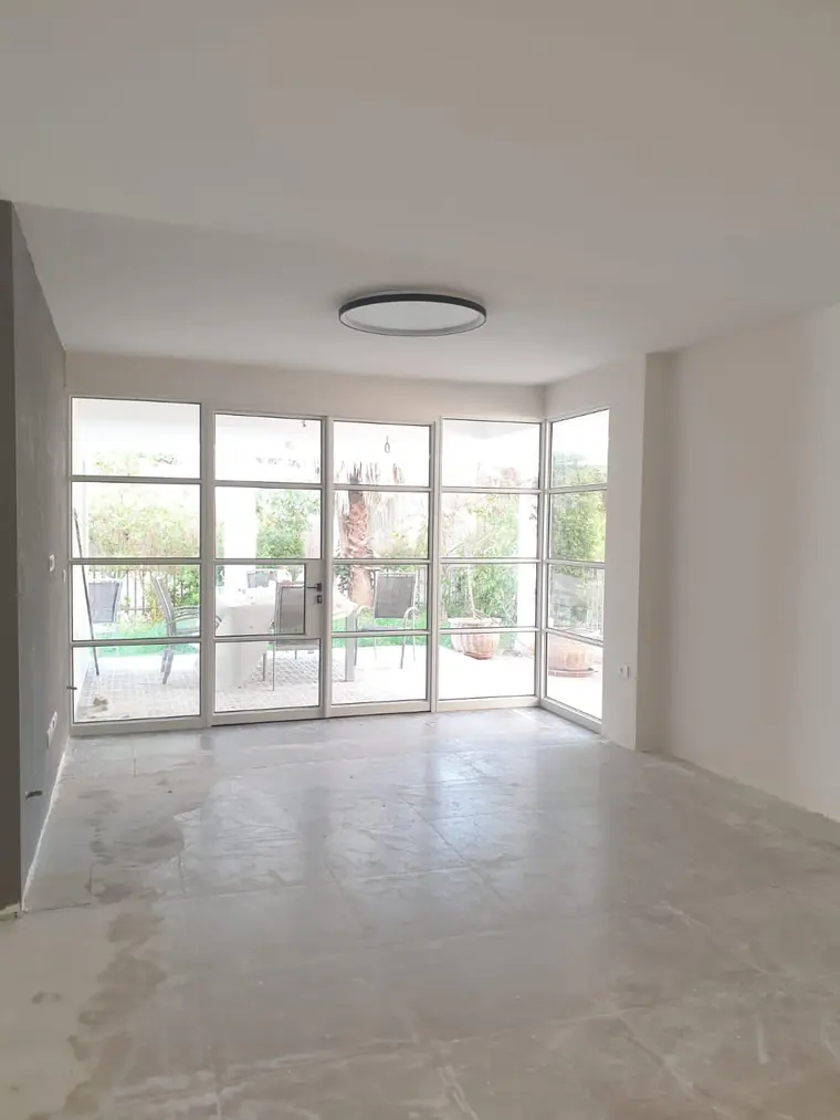 סגירת מרפסת בהזזה מזוגגת בדירת גג